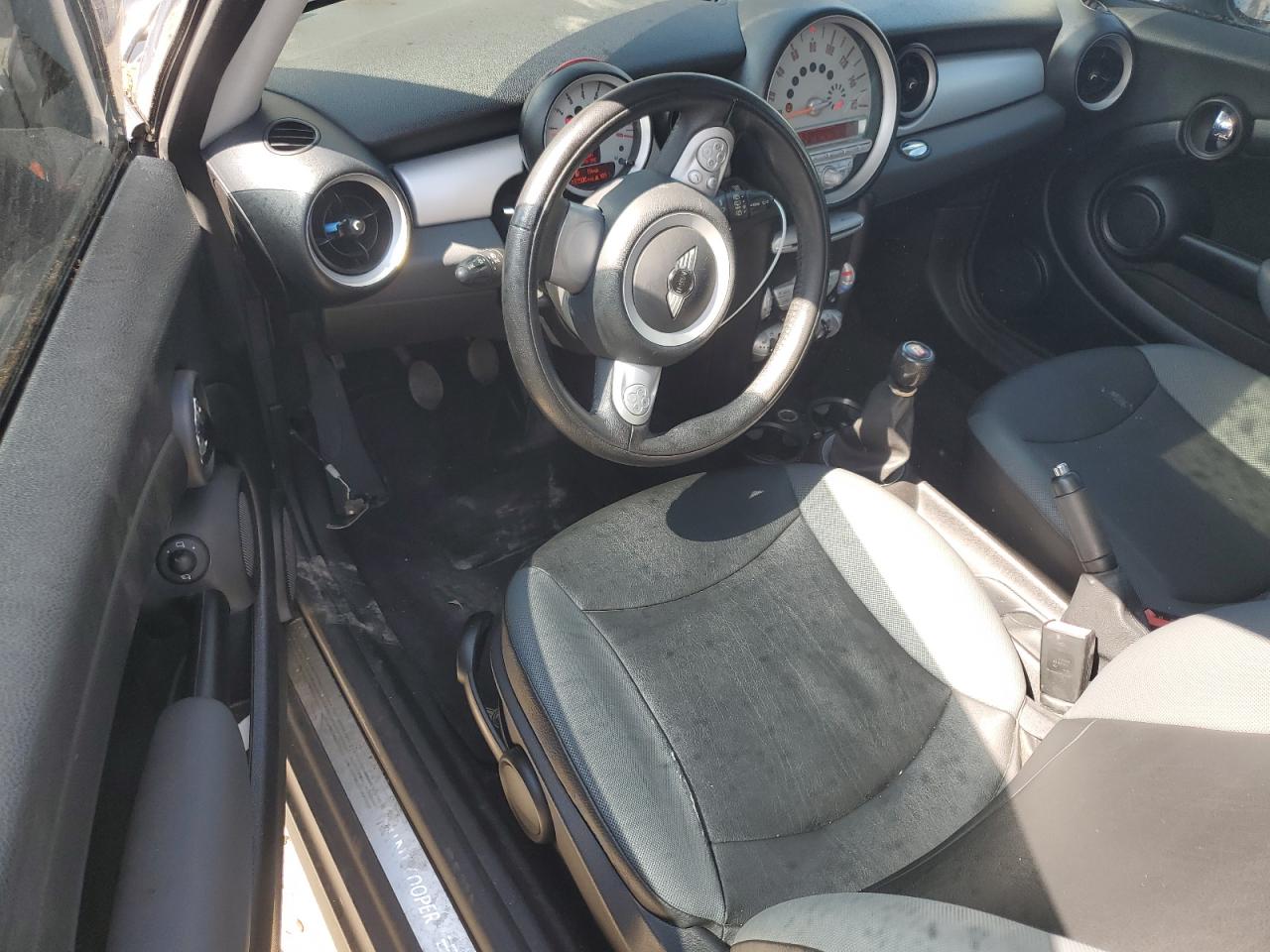 2009 Mini Cooper VIN: WMWMF33569TU75900 Lot: 63092645