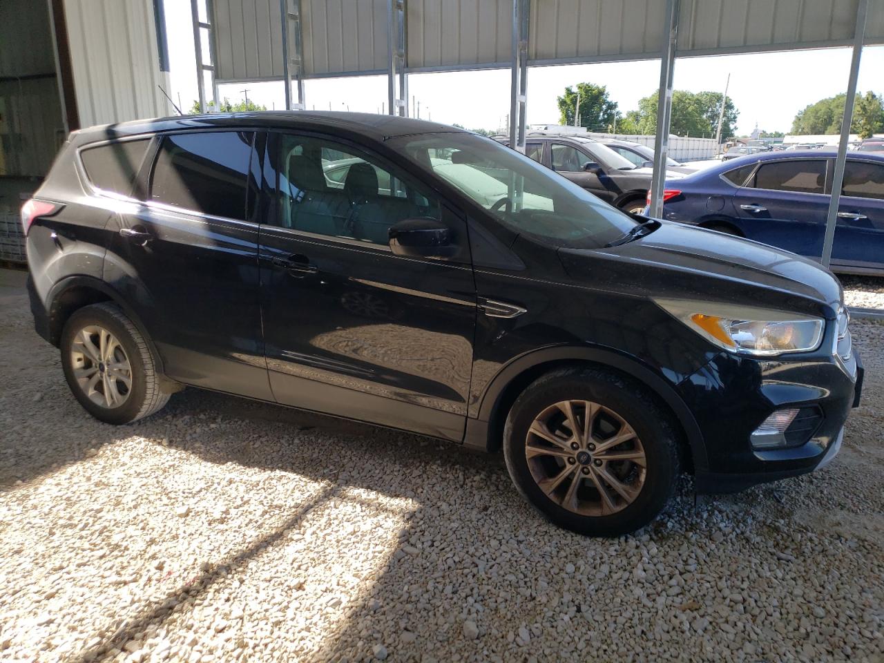 FORD ESCAPE 2017 VIN 1FMCU0GD1HUD09437 photo 4