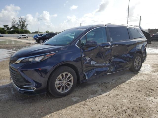 TOYOTA SIENNA XLE 2024
