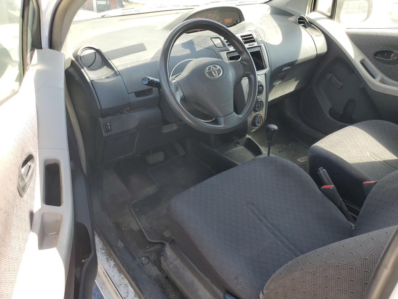2011 Toyota Yaris VIN: JTDJT4K38B5328427 Lot: 61684315
