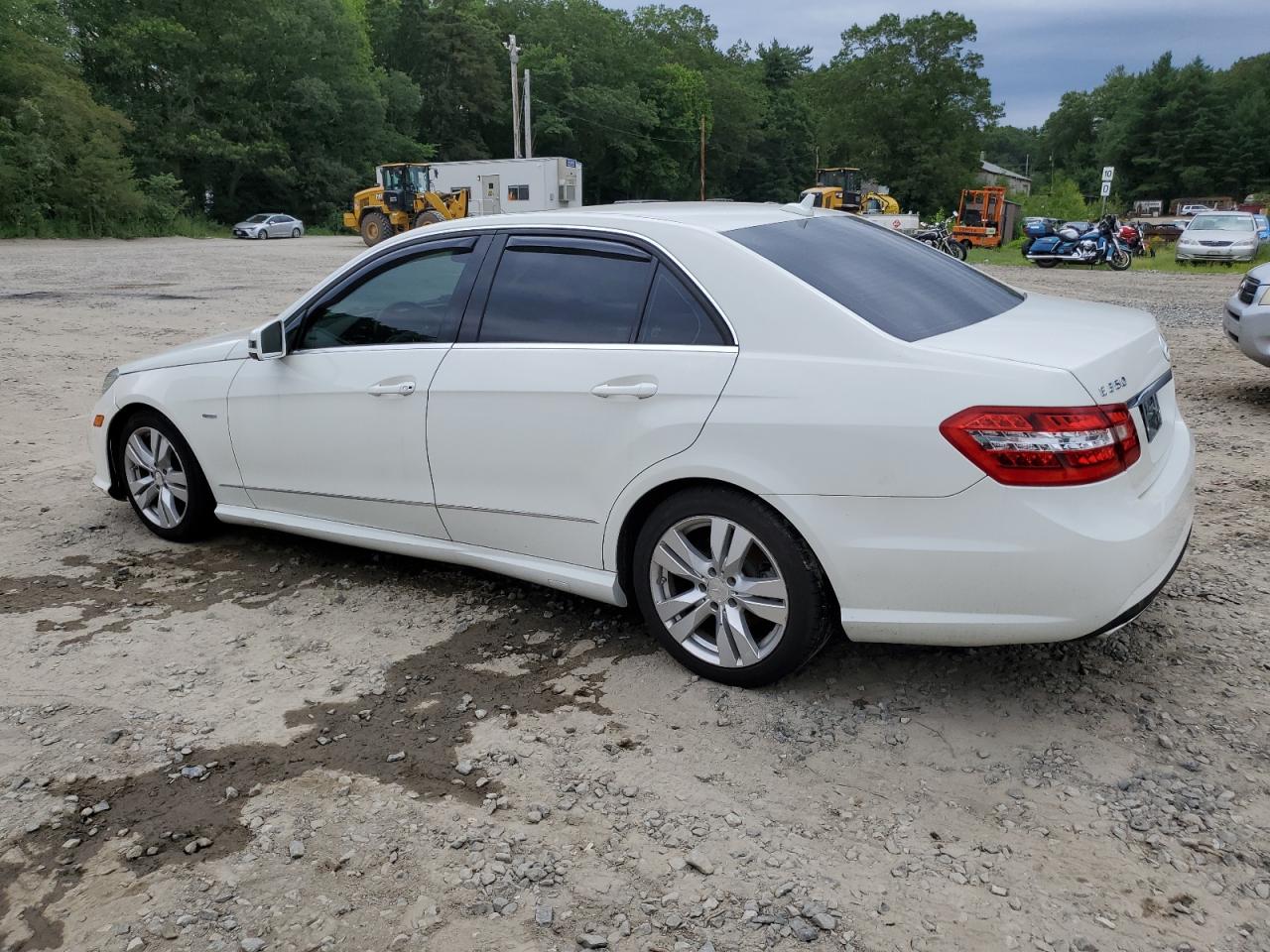 MERCEDES-BENZ E-CLASS 2011 VIN WDDHF2EB5BA457087 zdjęcie 2