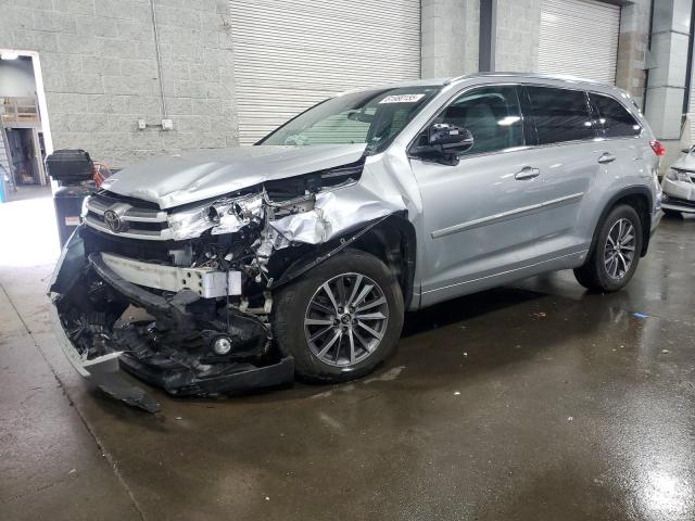  TOYOTA HIGHLANDER 2017 Srebrny