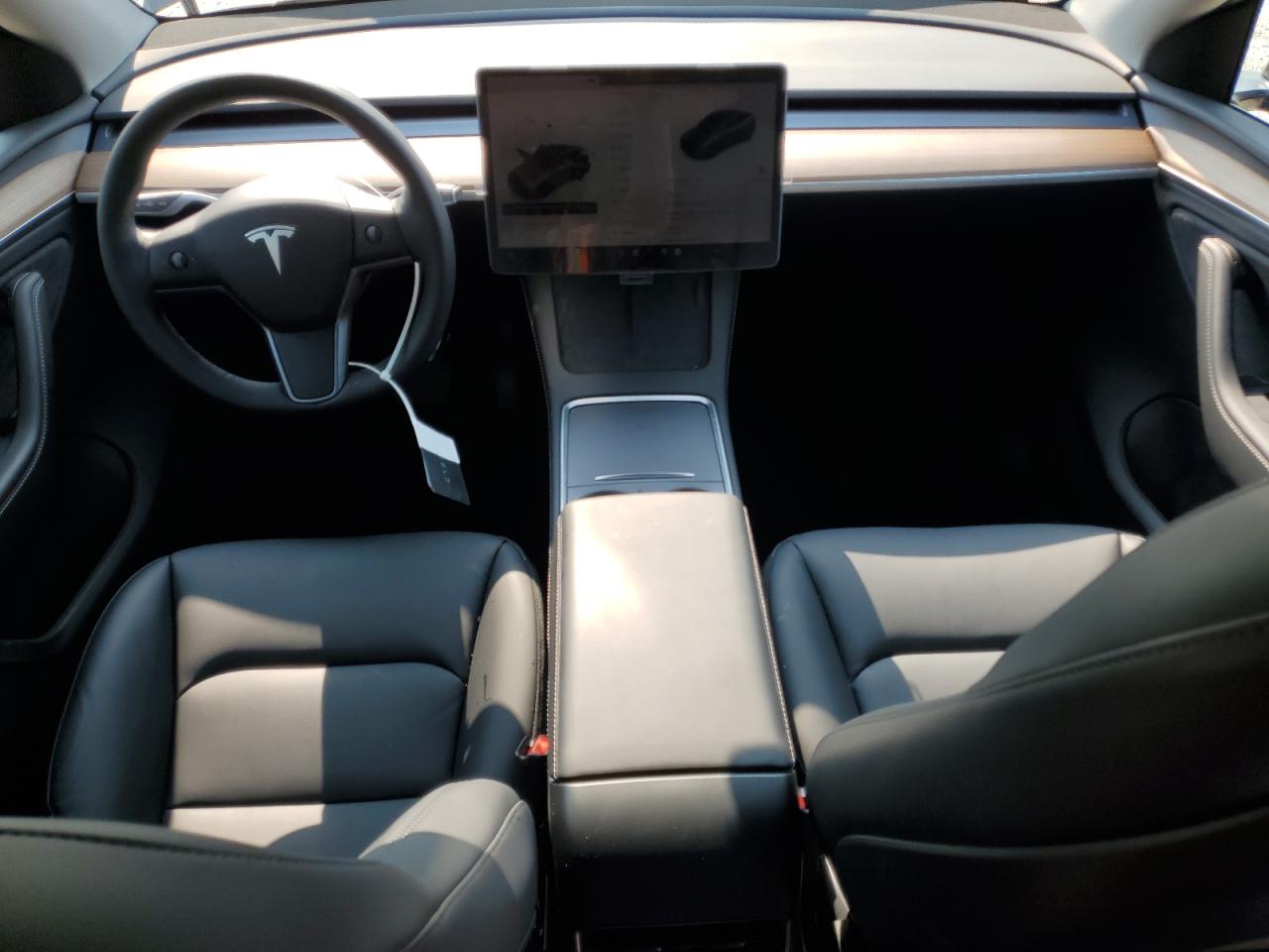 2024 Tesla Model Y VIN: 7SAYGDED2RA334739 Lot: 58932355