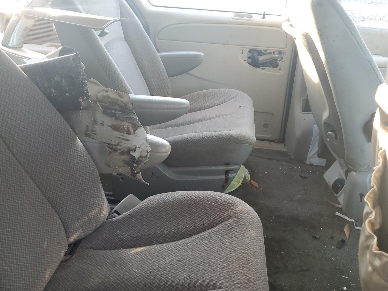 2005 Dodge Caravan Sxt VIN: 1D4GP45R15B359896 Lot: 61037375