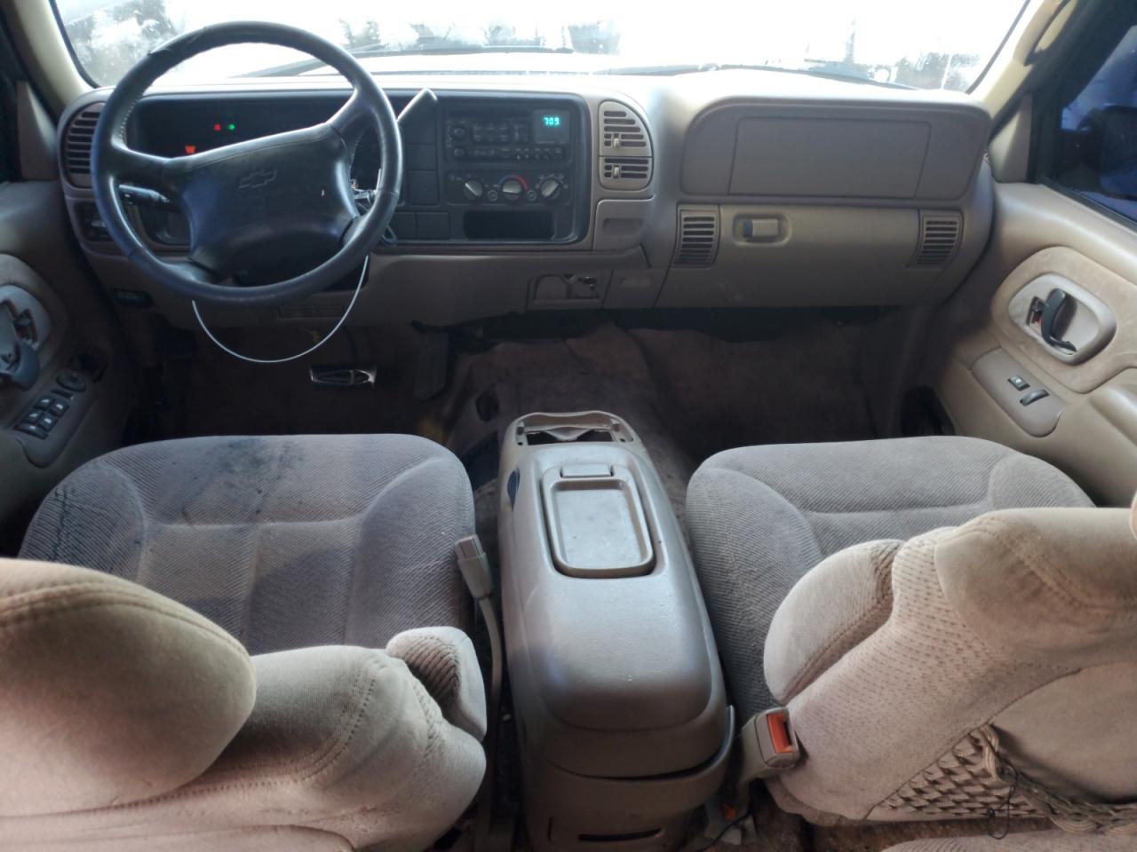 1998 Chevrolet Suburban C1500 VIN: 1GBEC16R1WJ375489 Lot: 62376635