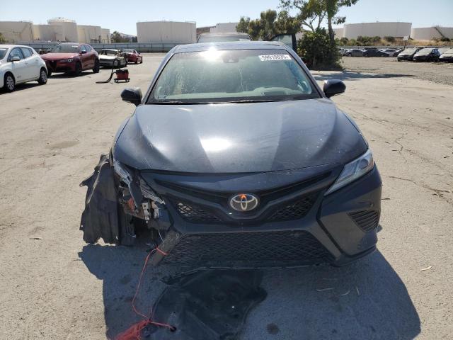  TOYOTA CAMRY 2018 Granatowy