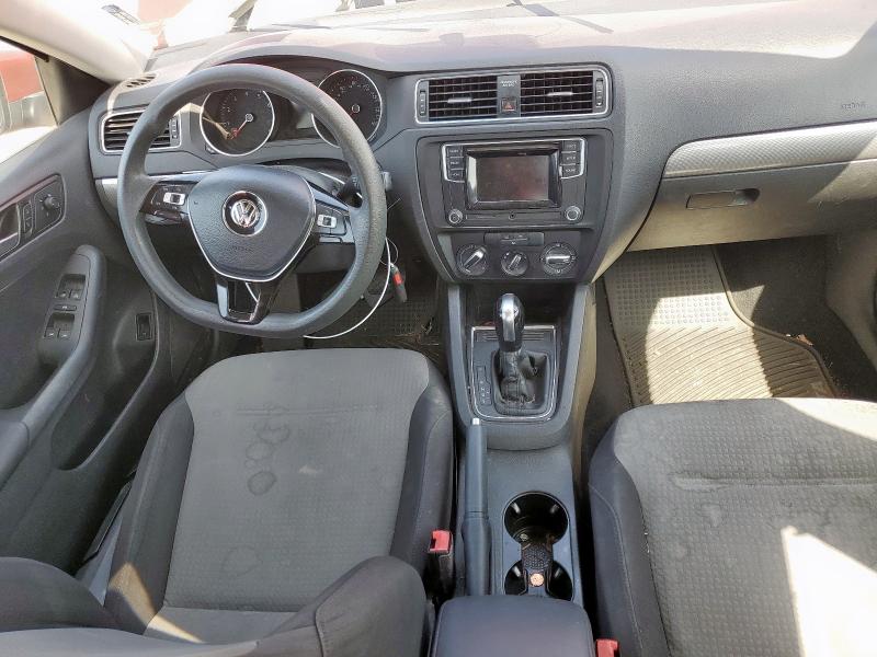  VOLKSWAGEN JETTA 2017 Красный