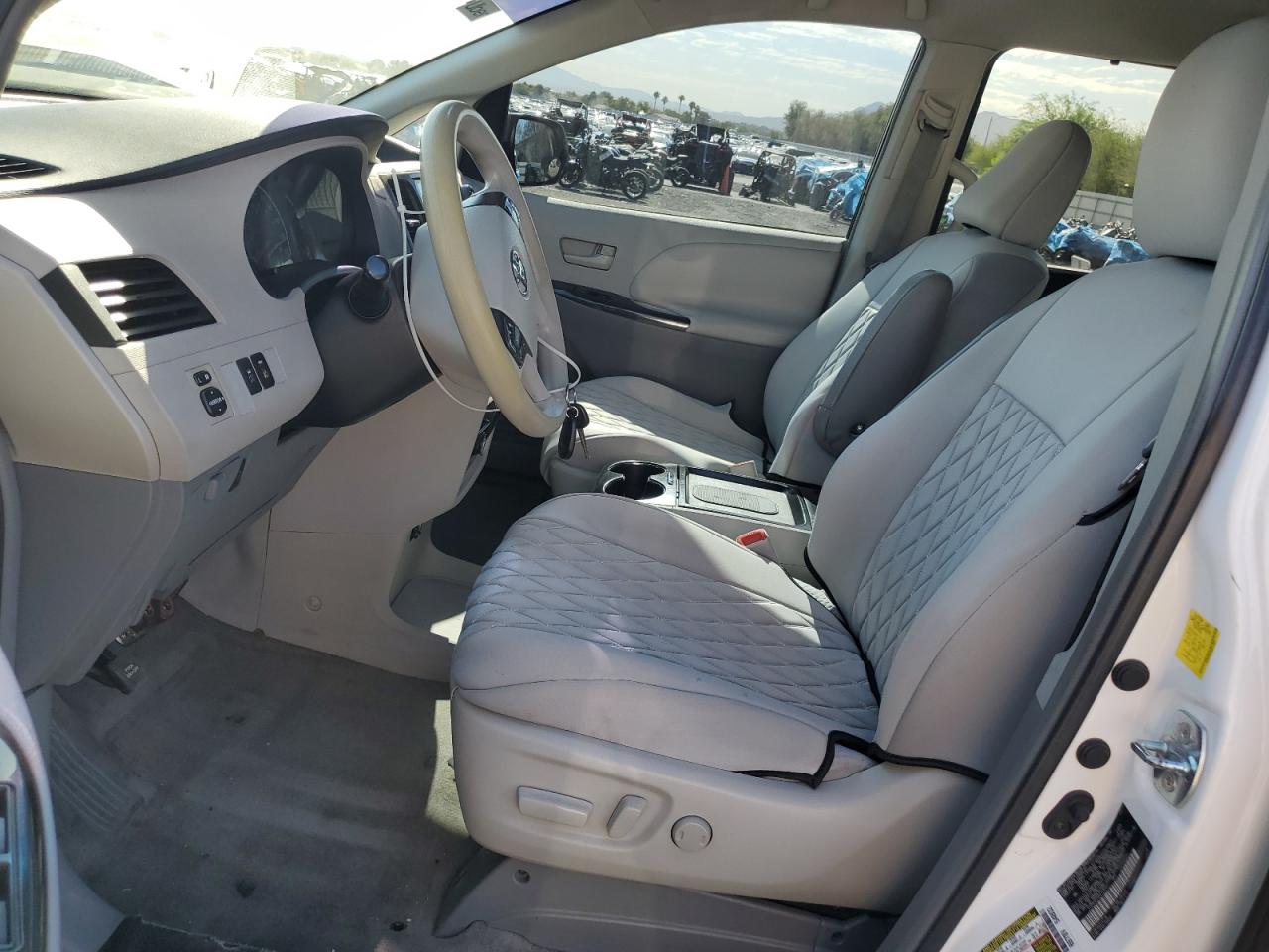 2011 Toyota Sienna Le VIN: 5TDKK3DC8BS121447 Lot: 62517105