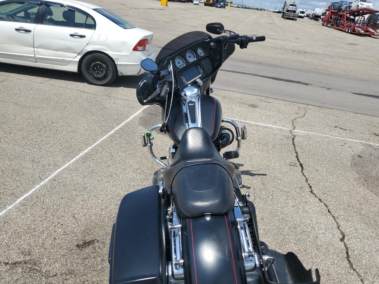 2015 Harley-Davidson Flhxs Street Glide Special VIN: 1HD1KRM10FB692410 Lot: 61805825