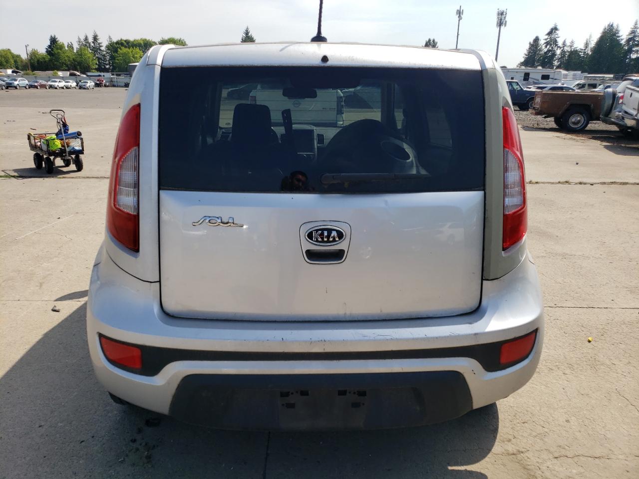 2012 Kia Soul VIN: KNDJT2A58C7463811 Lot: 61977855