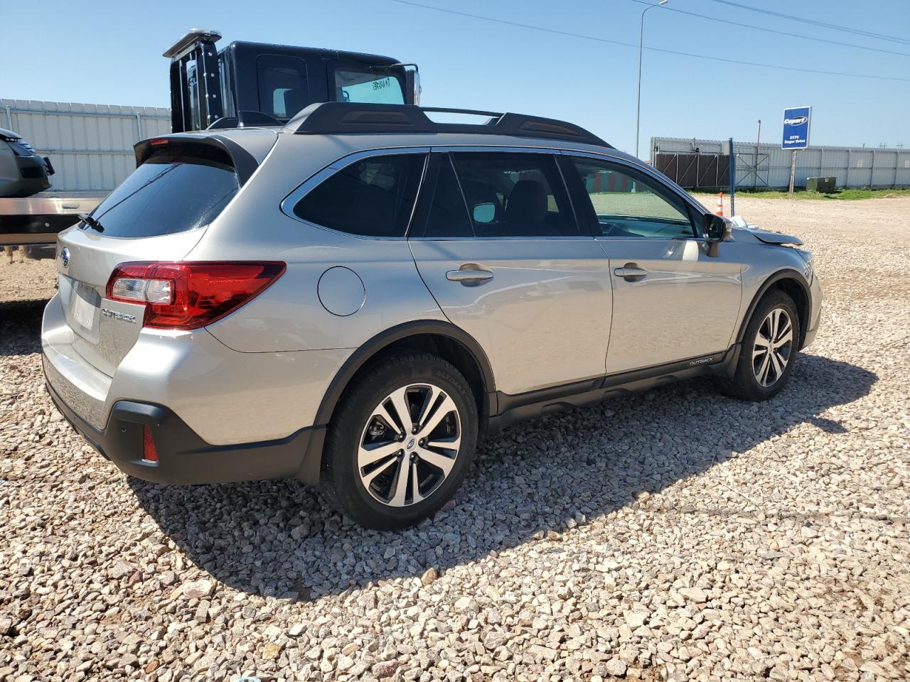 SUBARU OUTBACK 2019 VIN 4S4BSANC8K3314455 photo 3