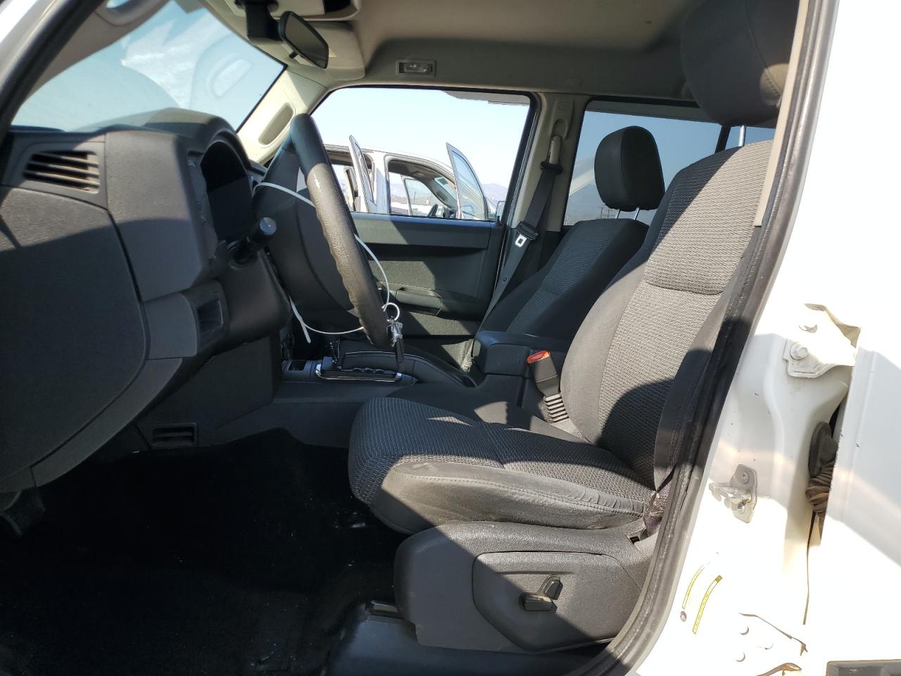 2008 Jeep Commander Sport VIN: 1J8HG48K08C140922 Lot: 62203065