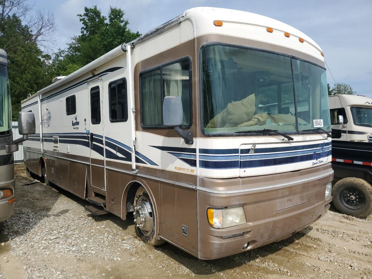 2000 OTHER FREIGHTLINER CHASSIS X LINE MOTOR HOME