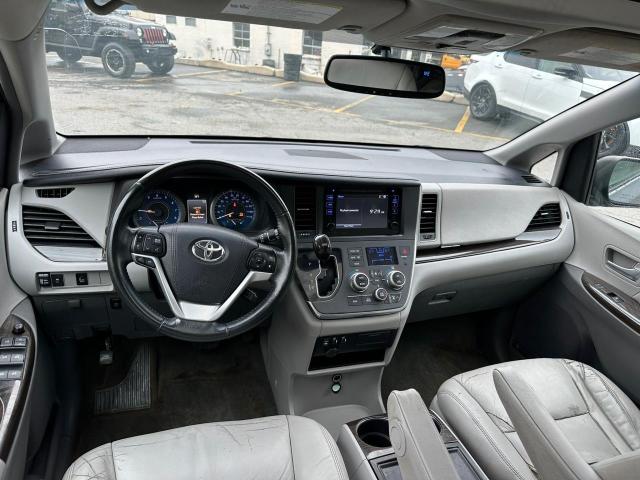 2017 TOYOTA SIENNA XLE  