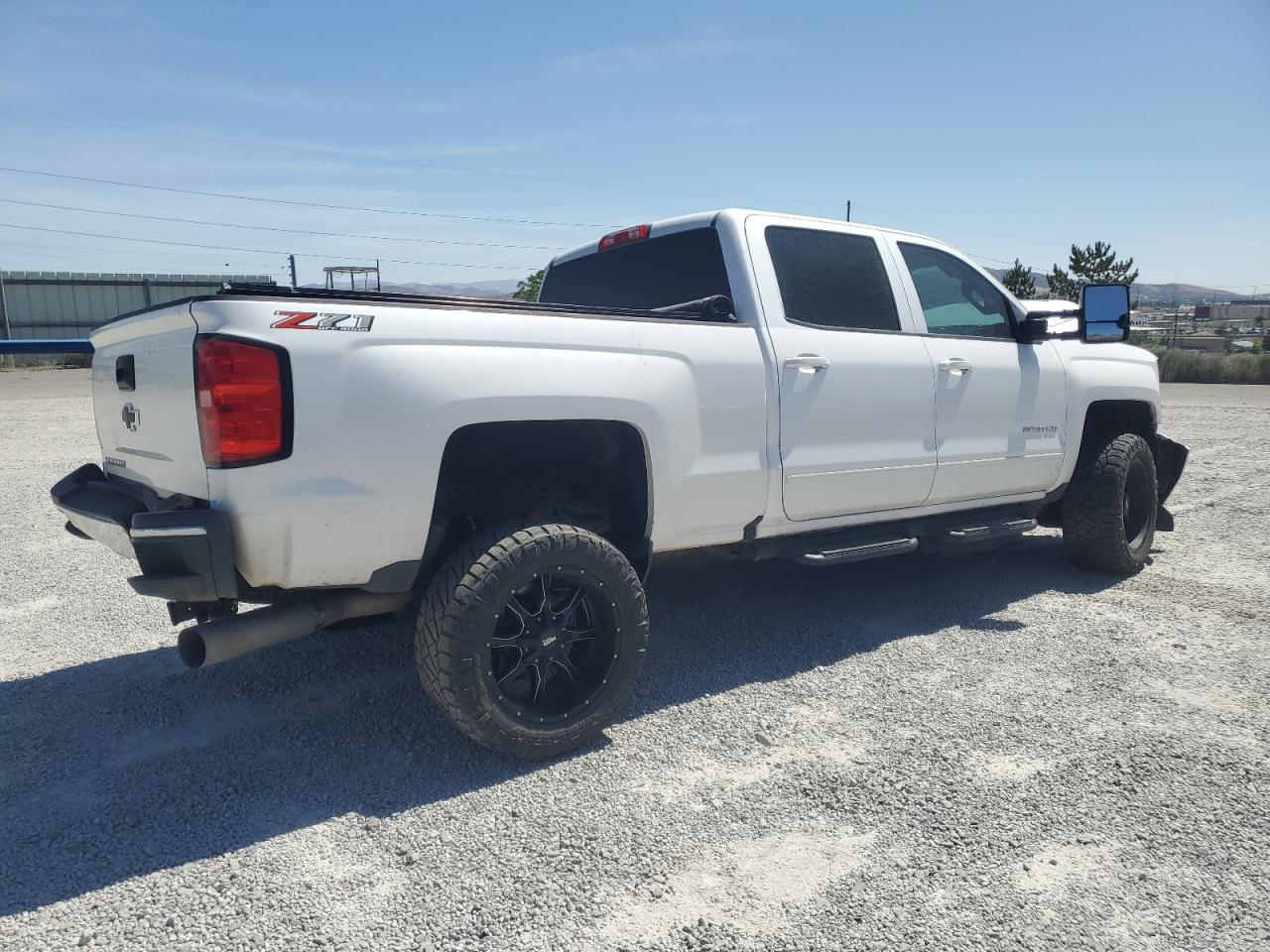 CHEVROLET ALL Models 2018 VIN 1GC1KVEY6JF211826 фото 3