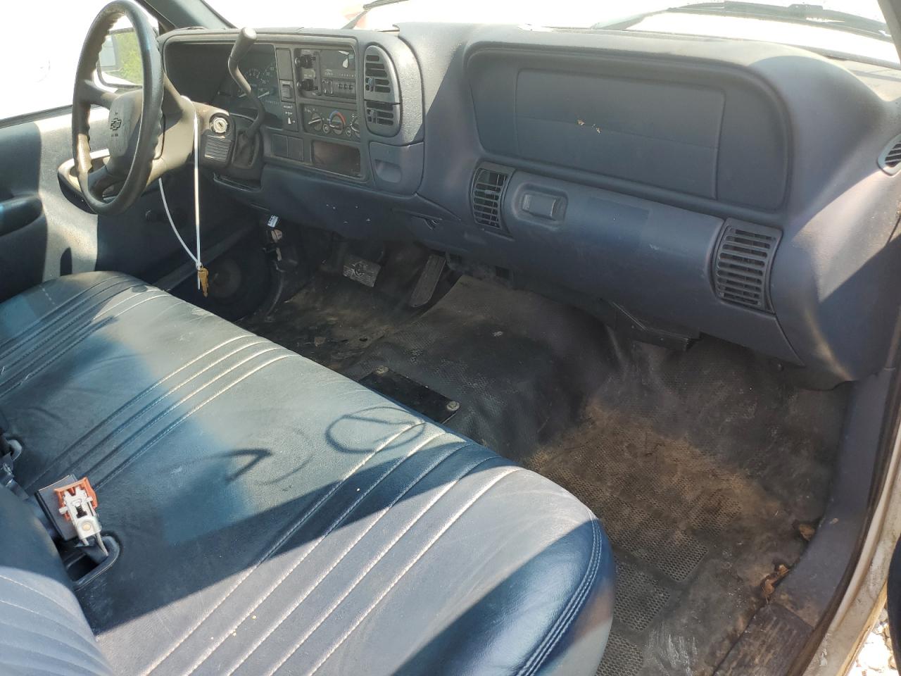 1998 Chevrolet Gmt-400 C1500 VIN: 1GCEC14W9WZ236801 Lot: 56354305