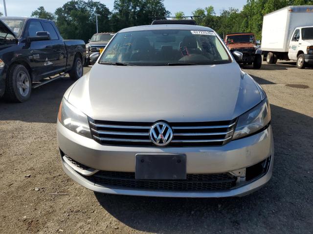Sedans VOLKSWAGEN PASSAT 2013 Srebrny