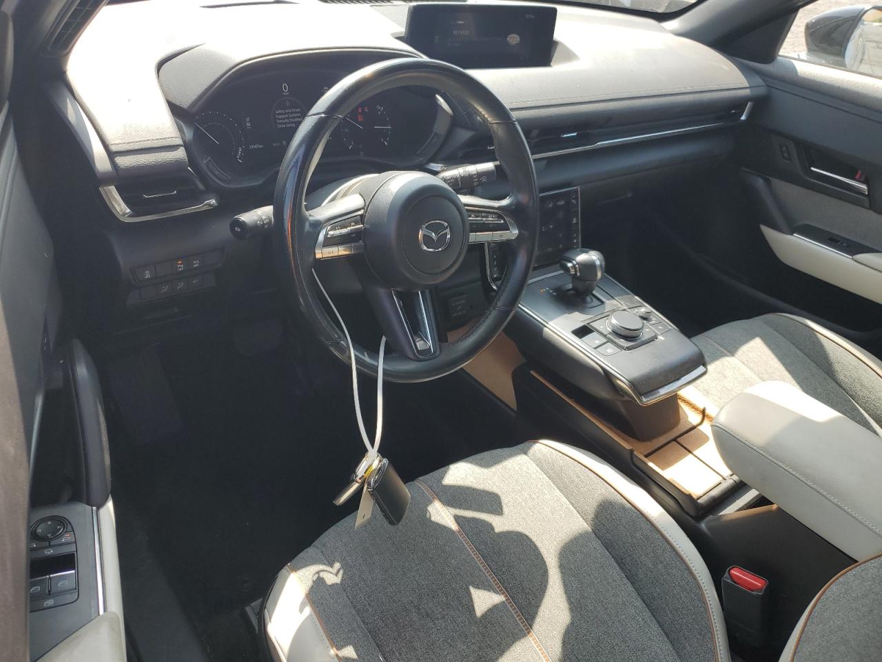 2022 Mazda Mx-30 Premium VIN: JM1DRACB7N0100677 Lot: 59330295