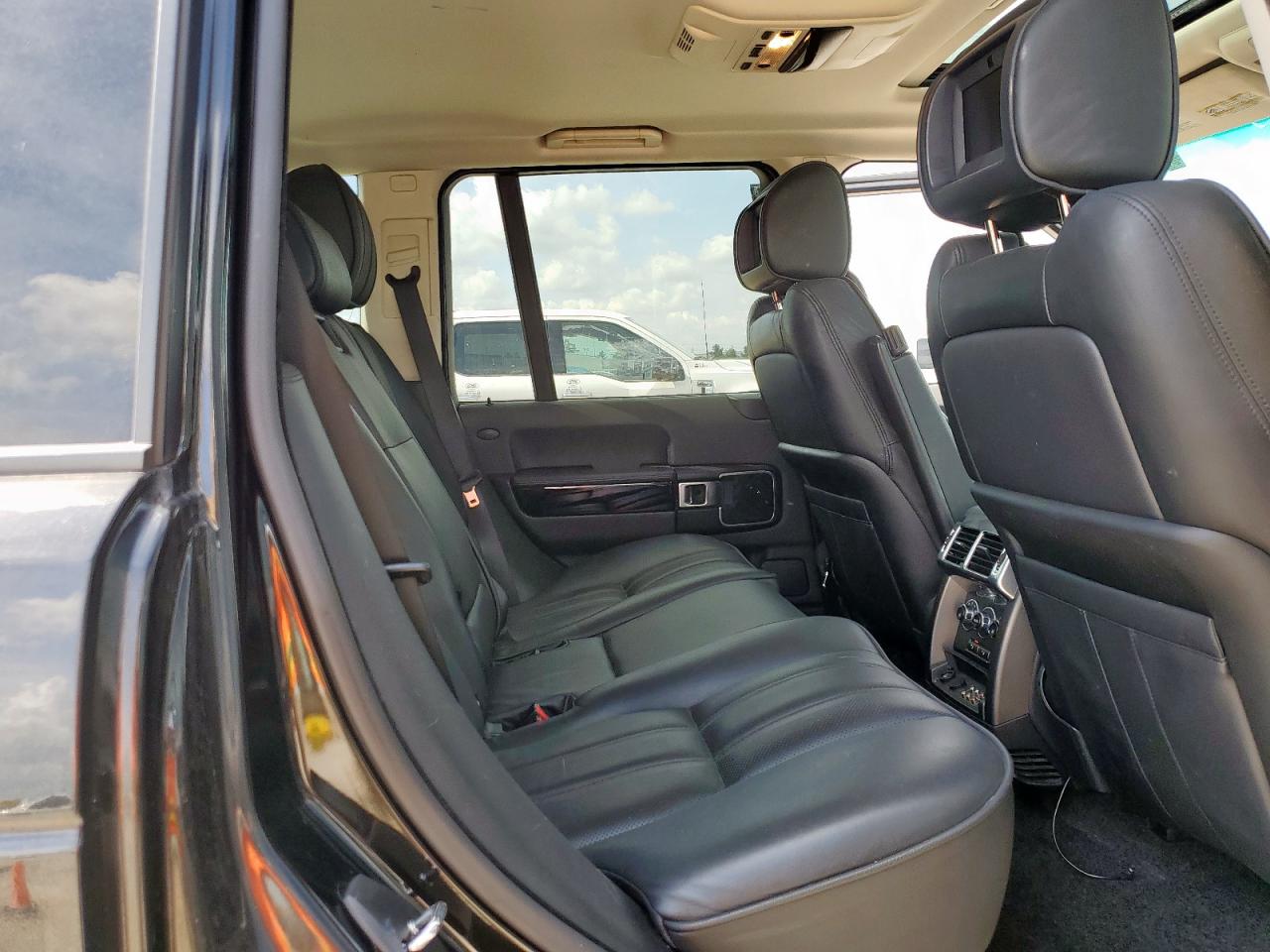 2010 Land Rover Range Rover Hse Luxury VIN: SALMF1E49AA323582 Lot: 59554225