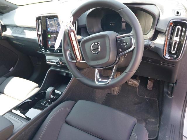2023 VOLVO XC40 CORE