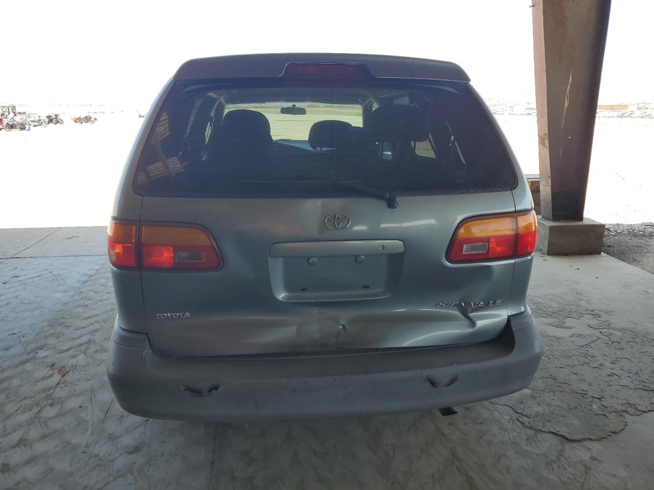 1998 Toyota Sienna Le VIN: 4T3ZF13CXWU052161 Lot: 62871745