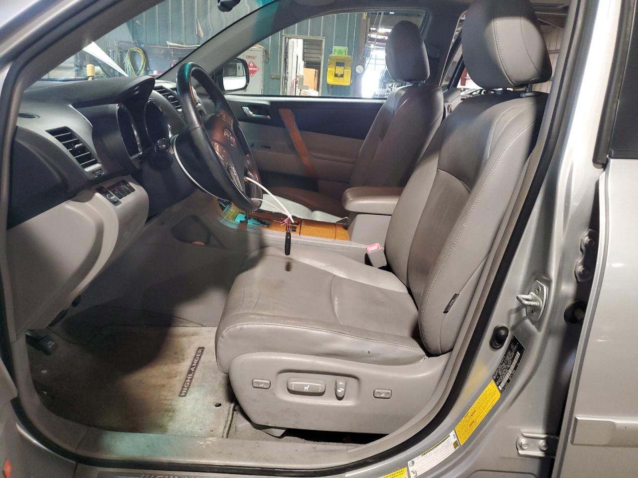 2009 Toyota Highlander Hybrid Limited VIN: JTEEW44A792028065 Lot: 61909215