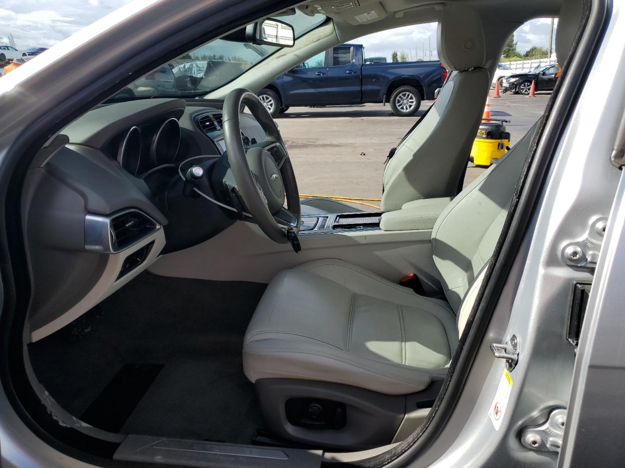 JAGUAR XE 2018 VIN SAJAE4FX1JCP23939 zdjęcie 7