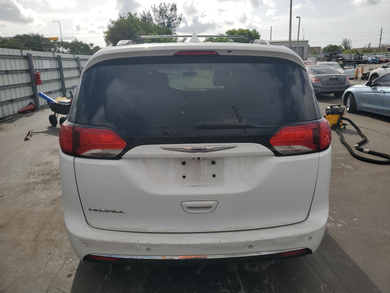 2019 Chrysler Pacifica Touring L VIN: 2C4RC1BG4KR665734 Lot: 61952455