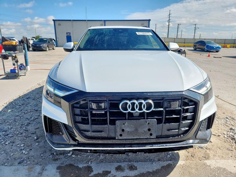  AUDI Q8 2020 Белы