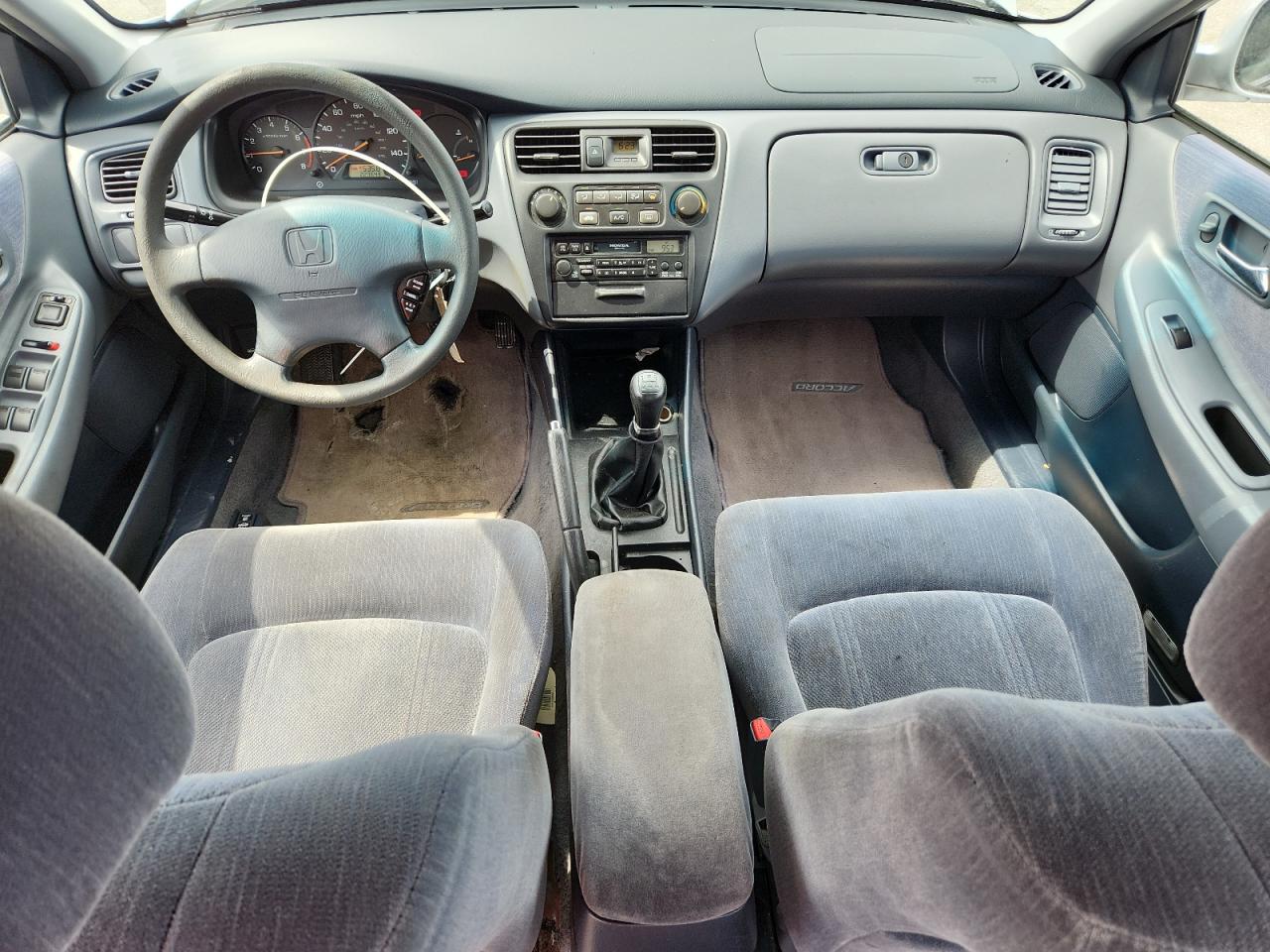 2000 Honda Accord Lx VIN: 1HGCG5542YA119113 Lot: 61295055