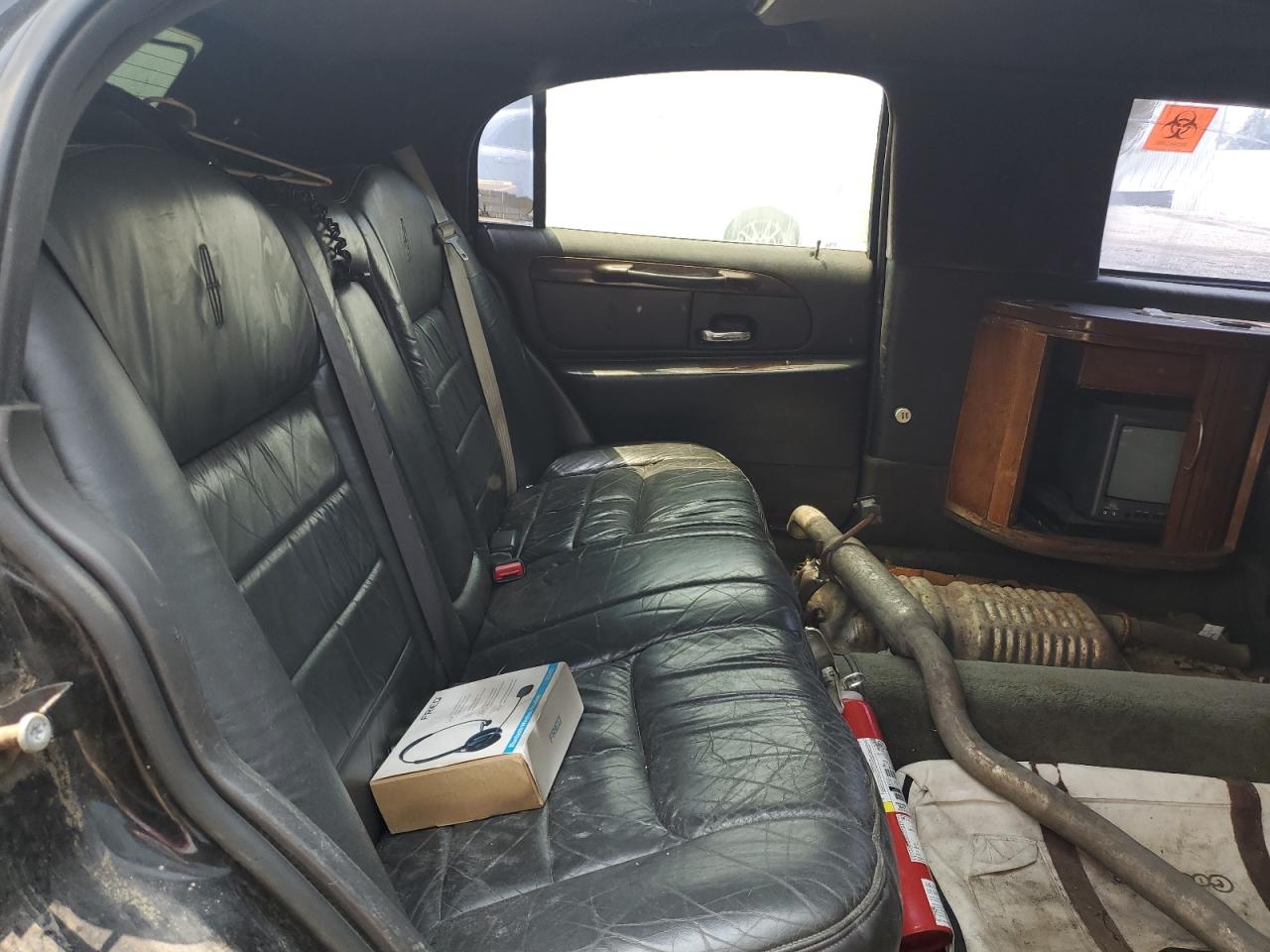 1999 Lincoln Town Car Executive VIN: 1L1FM81W8XY710157 Lot: 59804965