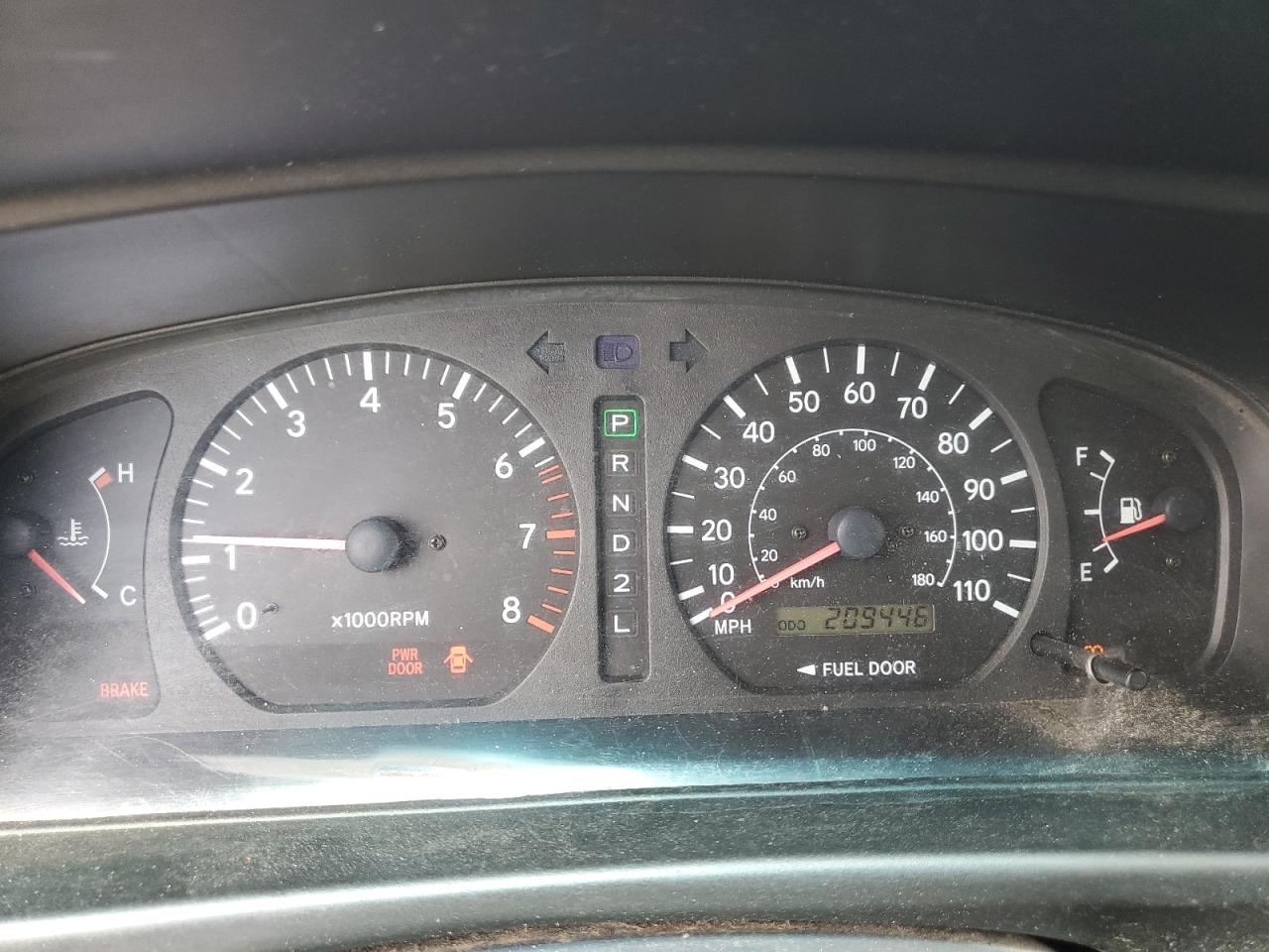 2000 Toyota Sienna Le VIN: 4T3ZF13C8YU306498 Lot: 60357305