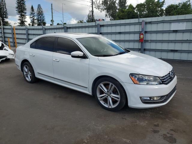 Sedans VOLKSWAGEN PASSAT 2015 Biały