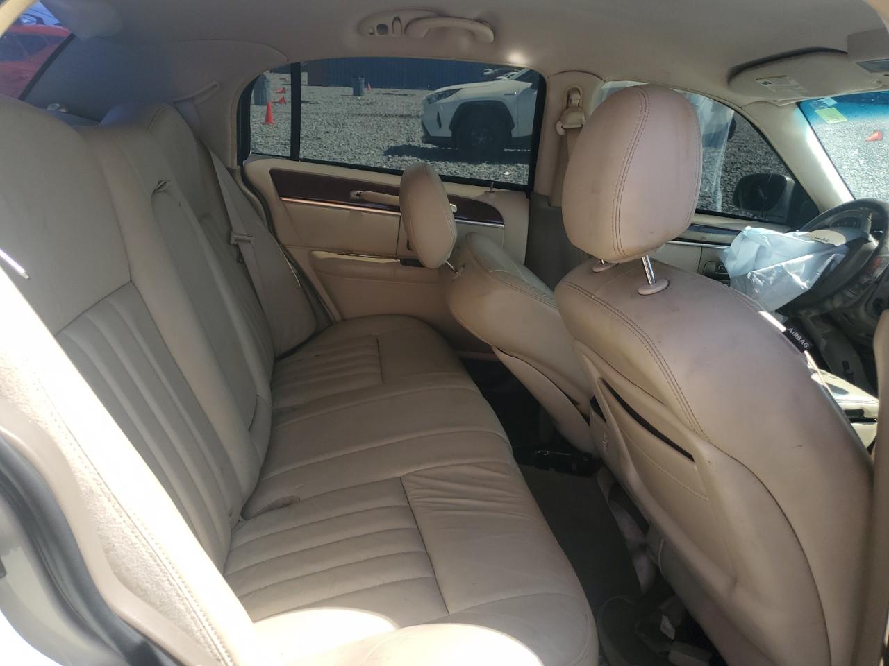 2005 Lincoln Town Car Signature VIN: 1LNHM81W15Y664689 Lot: 61832415