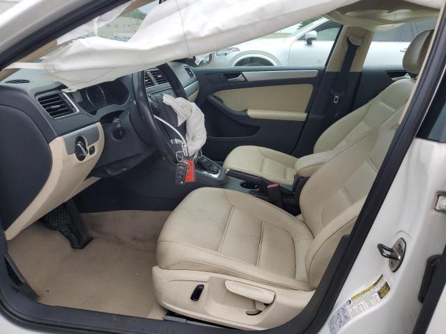 Sedans VOLKSWAGEN JETTA 2013 White