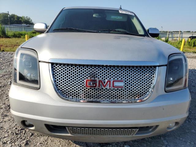 Паркетники GMC YUKON 2013 Сріблястий
