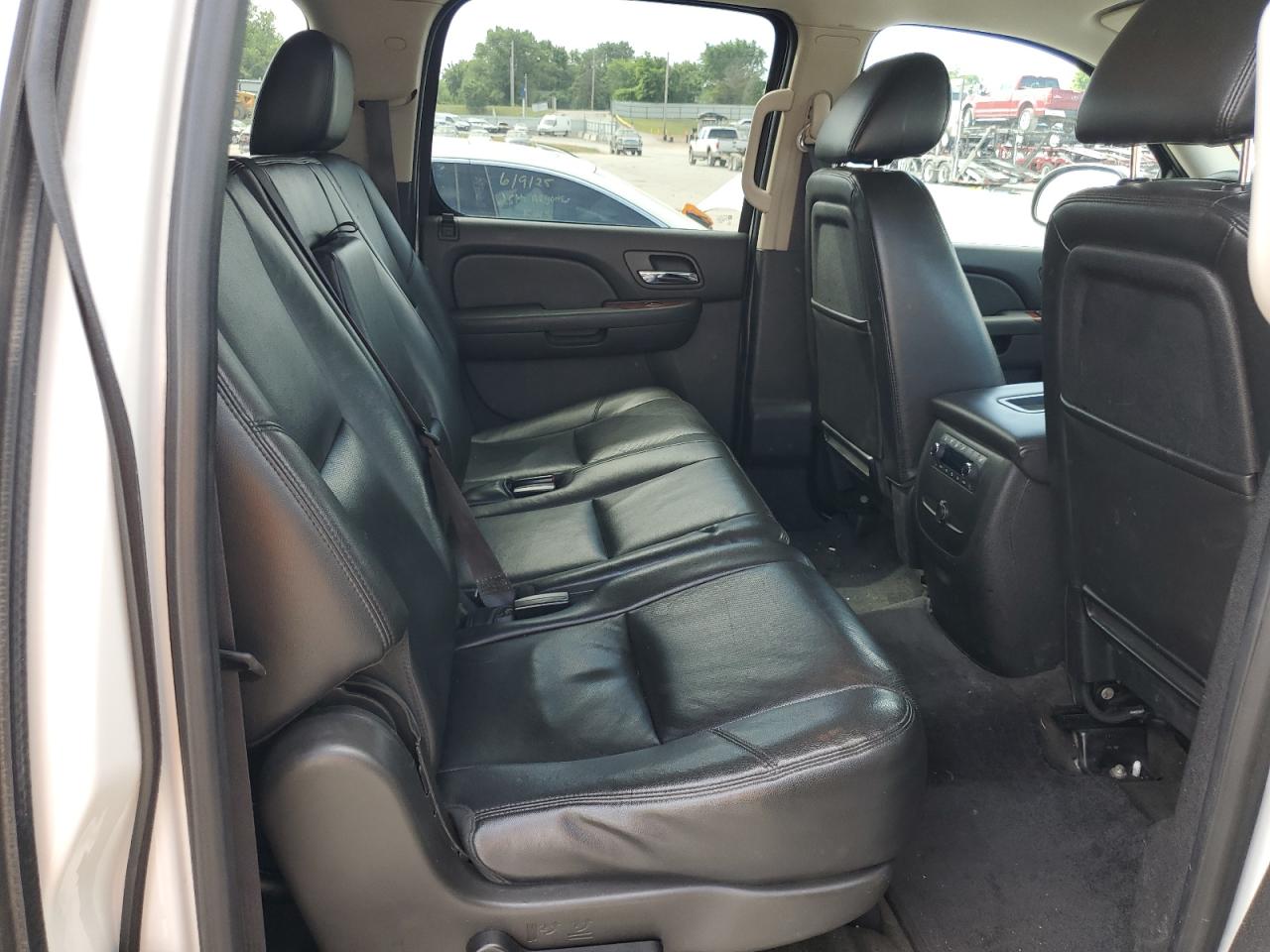 2013 Chevrolet Suburban K1500 Ltz VIN: 1GNSKKE76DR218411 Lot: 62859165