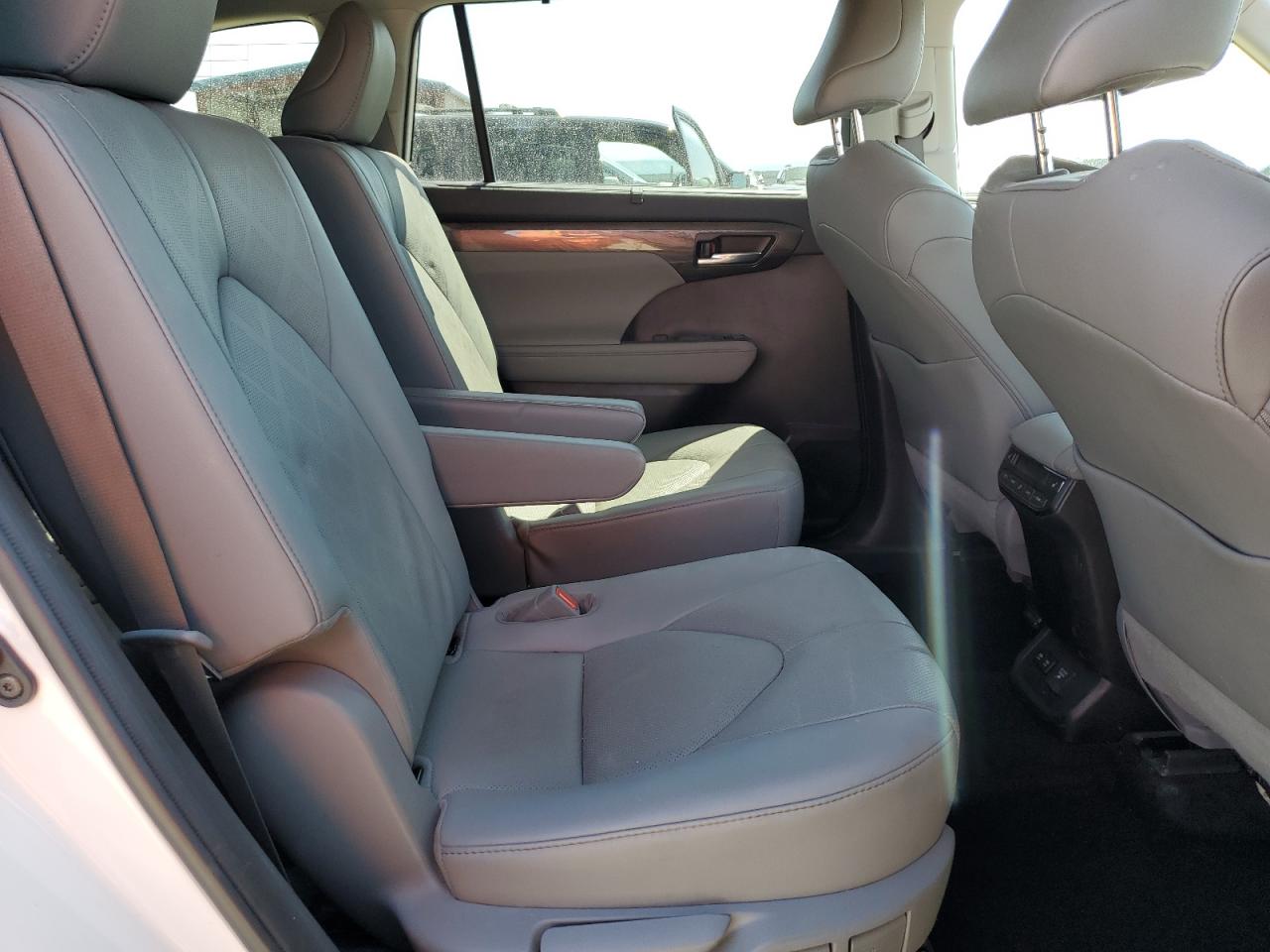 2021 Toyota Highlander Hybrid Platinum VIN: 5TDEBRCH3MS031364 Lot: 61088705