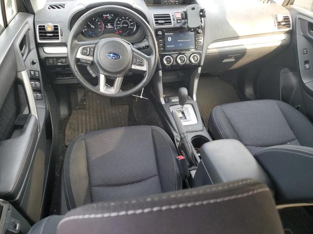  SUBARU FORESTER 2017 Srebrny