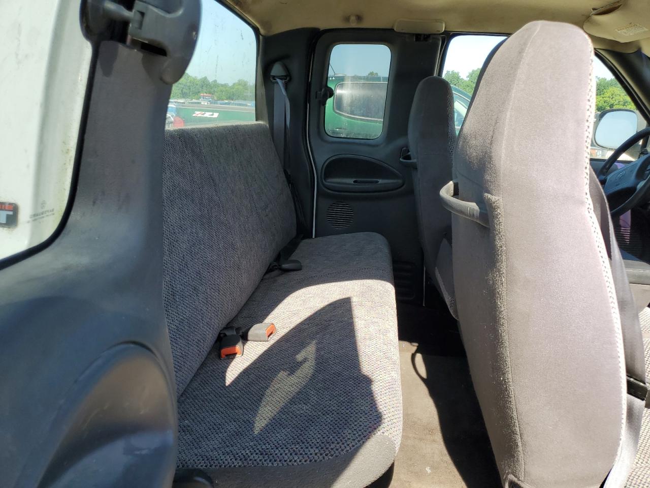 2000 Dodge Ram 1500 VIN: 1B7HC13Z3YJ113893 Lot: 61813195