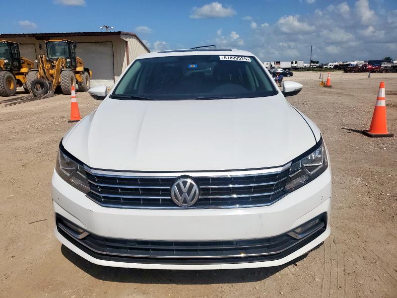  VOLKSWAGEN PASSAT 2018 Biały