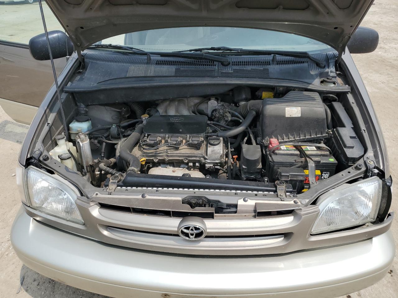 1999 Toyota Sienna Le VIN: 4T3ZF13C3XU120009 Lot: 60455015