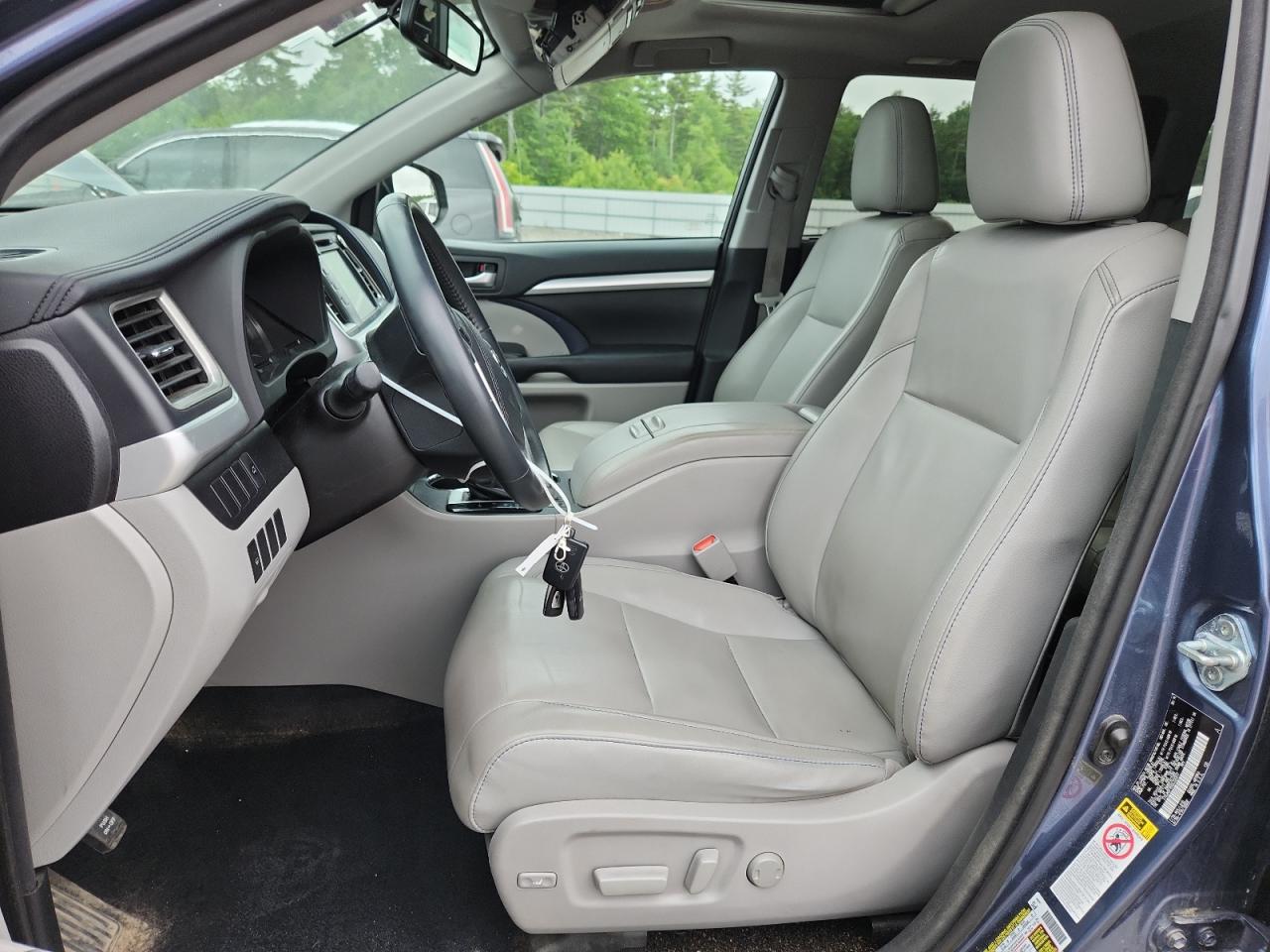 2016 Toyota Highlander Xle VIN: 5TDJKRFH5GS326917 Lot: 61207035