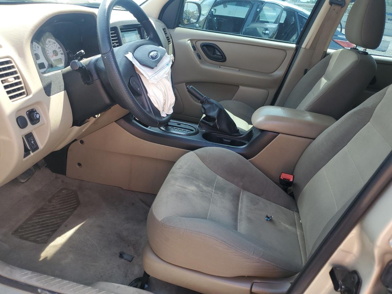 2005 Ford Escape Xls VIN: 1FMYU02Z35KA02044 Lot: 61158995