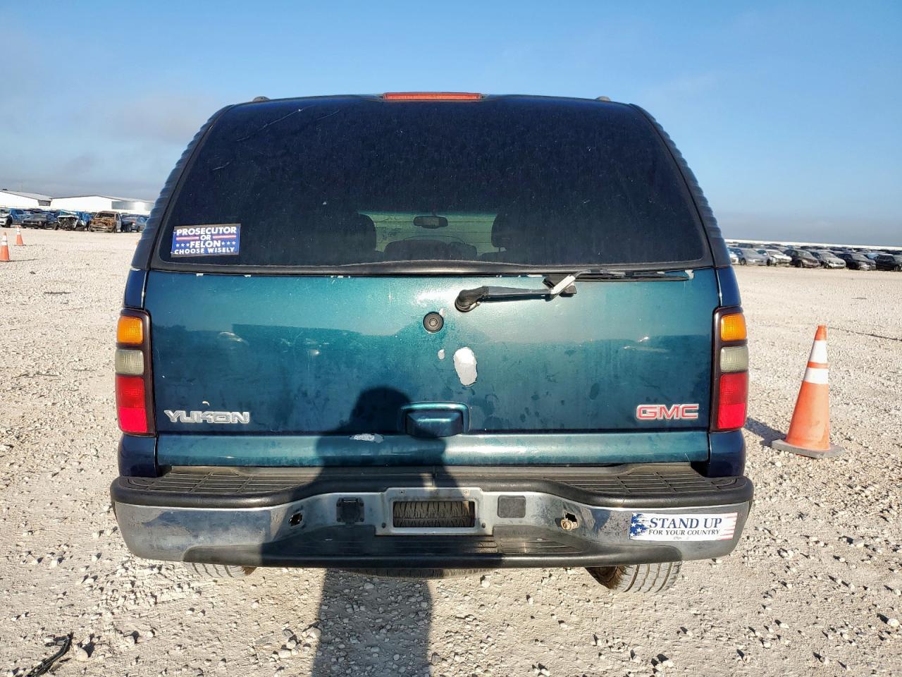 2005 GMC Yukon VIN: 1GKEC13T55J208678 Lot: 60933775