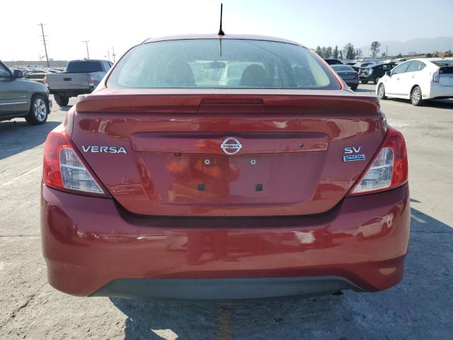 NISSAN VERSA 2018 Czerwony