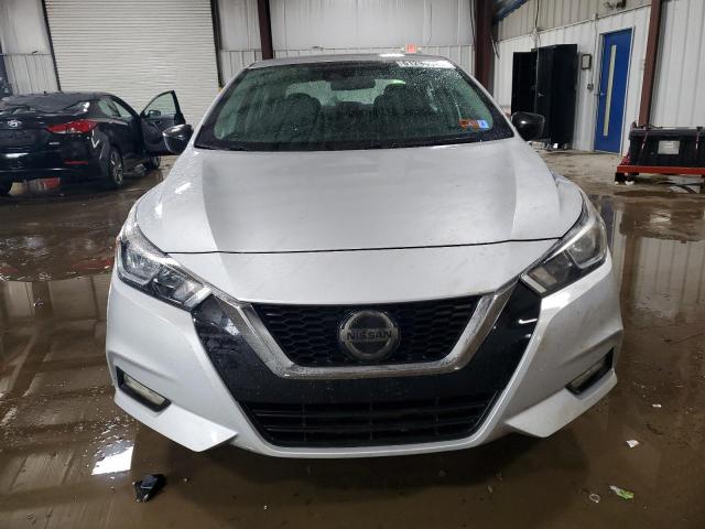  NISSAN VERSA 2021 Srebrny