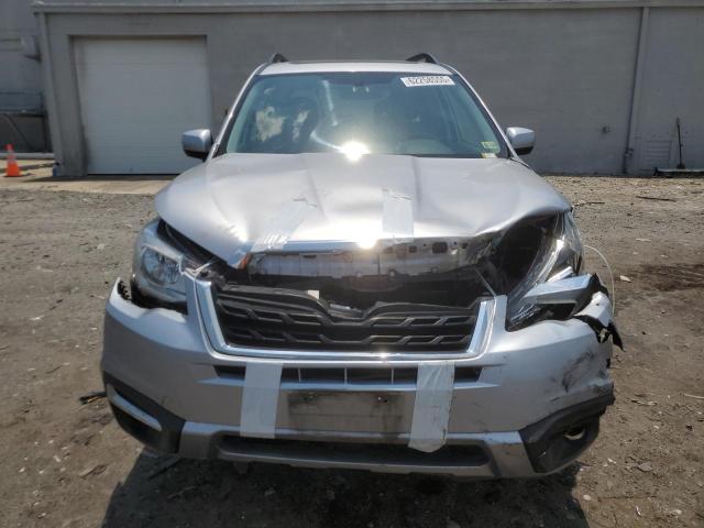  SUBARU FORESTER 2017 Srebrny