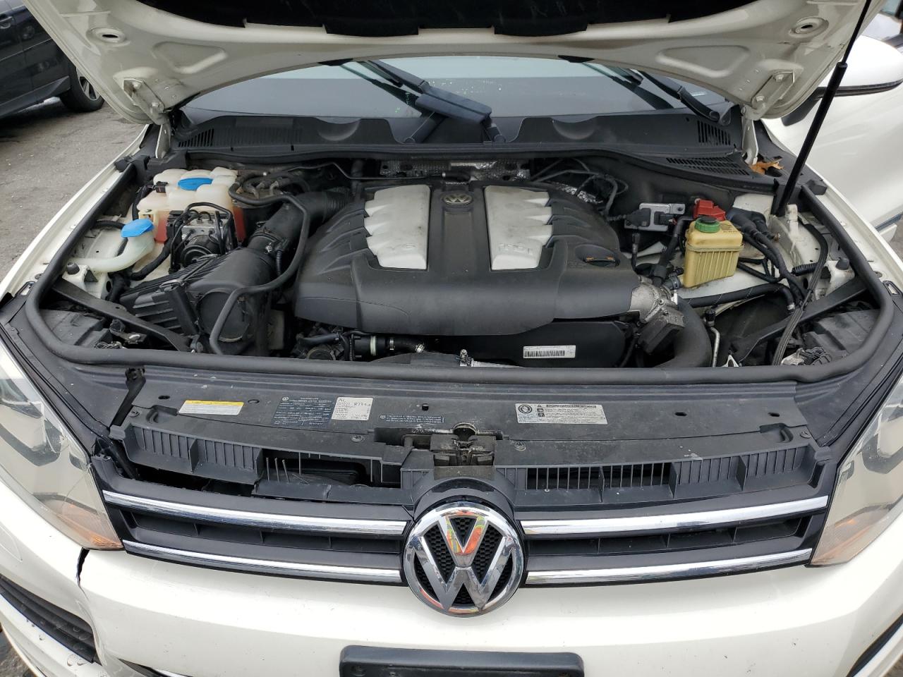 2011 Volkswagen Touareg V6 Tdi VIN: WVGFK9BP6BD001695 Lot: 60738065
