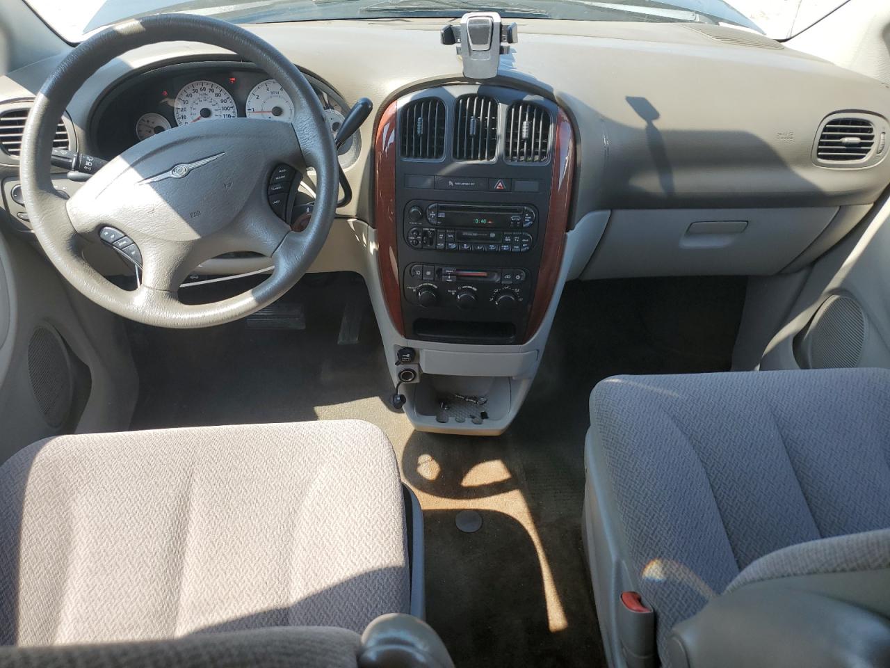 2007 Chrysler Town & Country Lx VIN: 2A4GP44RX7R235428 Lot: 62664055